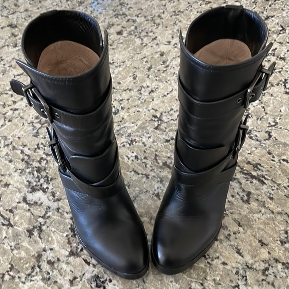 Pour la Victorie Black Leather Heeled Boots - Picture 2 of 7